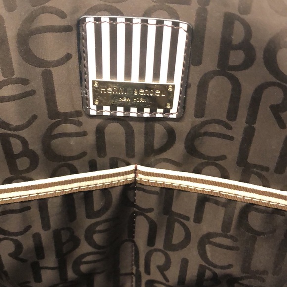 Henri Bendel crossbody briefcase laptop satchel.  Nice condition in Black & Gold - Picture 6 of 12